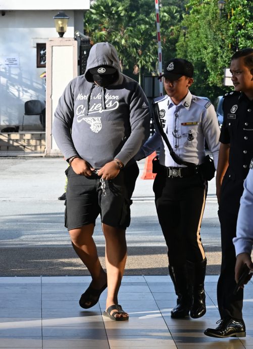 货卡猛撞摩托车酿2人伤 肇祸司机被提控上庭