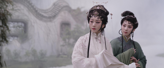 陈伟光/《白蛇传·情》被电影解放的传统粤剧
