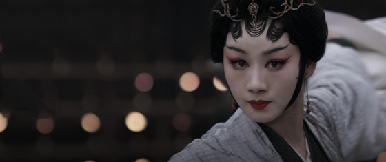 陈伟光/《白蛇传·情》被电影解放的传统粤剧