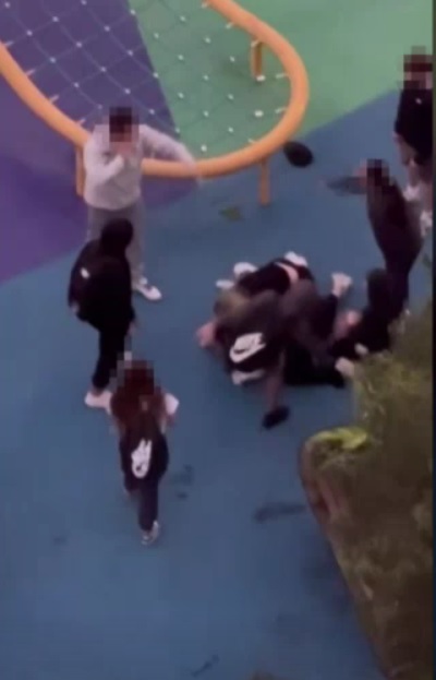 (视频) 华人夫妇悉尼无故遭围殴 七名青少年被警方起诉
