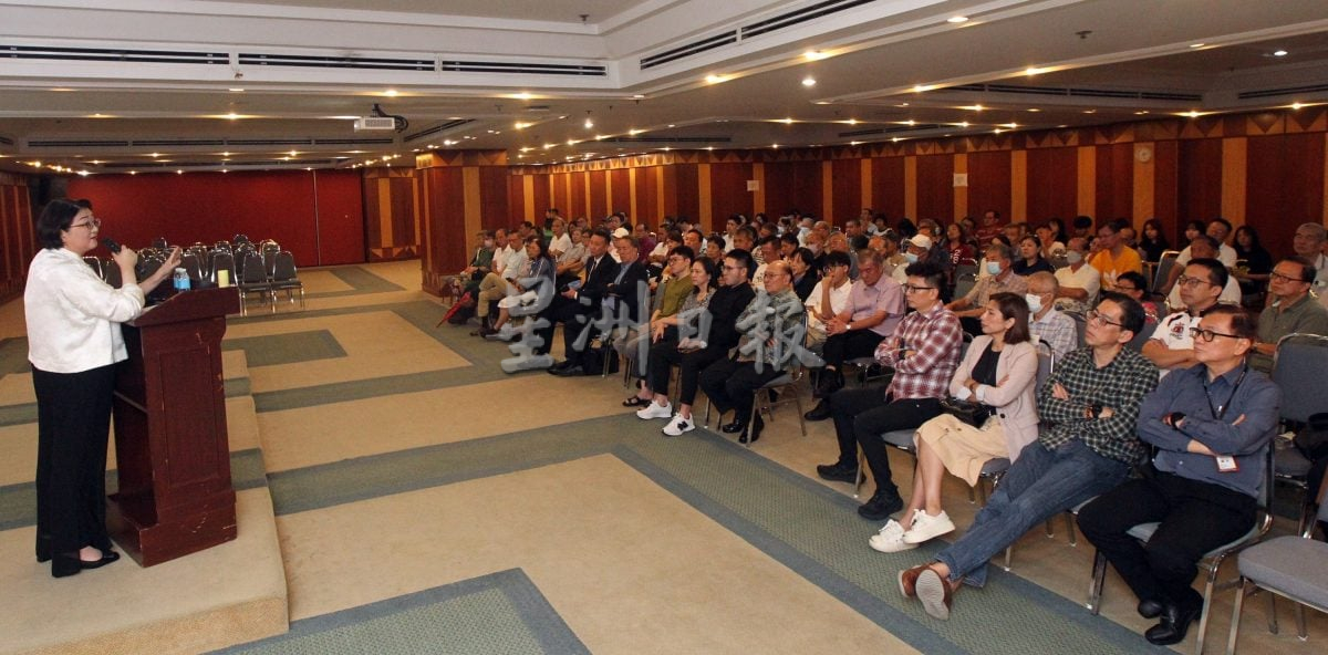 雷倩:内卷实为竞争 政府应扶持强企拓展海外商机