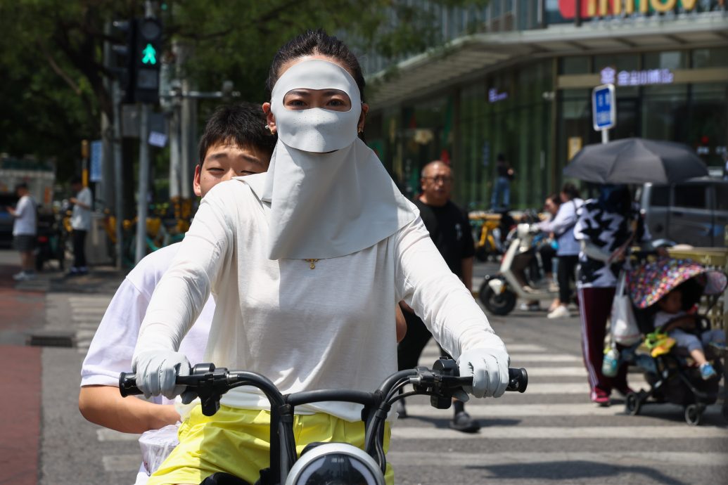 京津冀多地高温破40℃ 南方发布暴雨蓝色预警