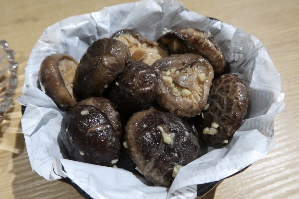 私房好菜:金玉满堂酿香菇,一菜两煮兼荤素