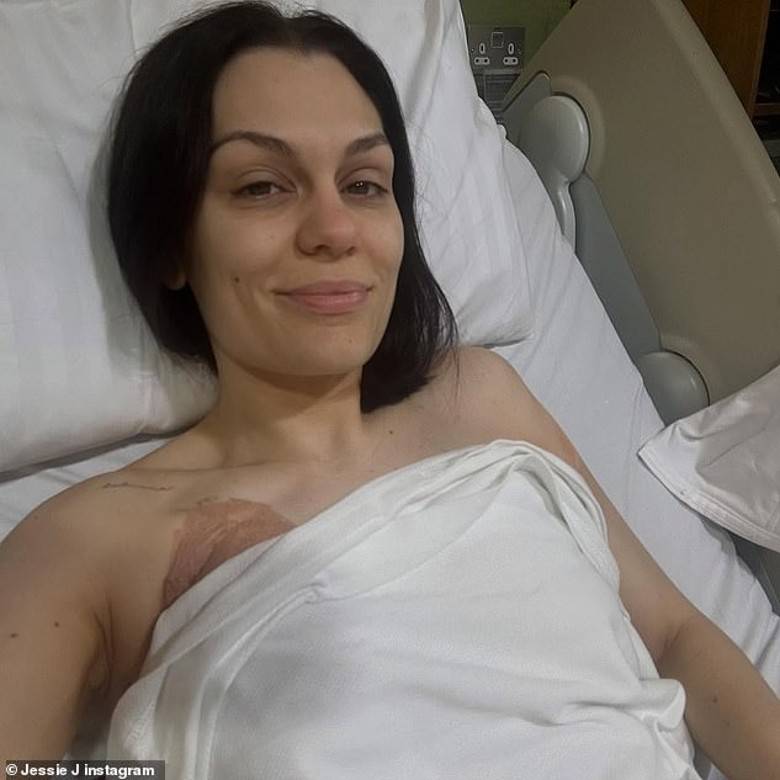 凌晨分享病床自拍照 洁西J完成乳癌手术