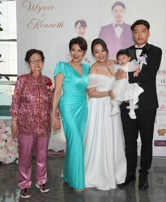 出席黎燕珊爱女婚礼被问“婚”头 朱晨丽:计划赶不上变化
