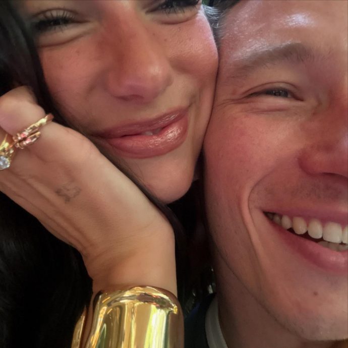 未婚夫量身定做婚戒 杜娃黎波亲证订婚了