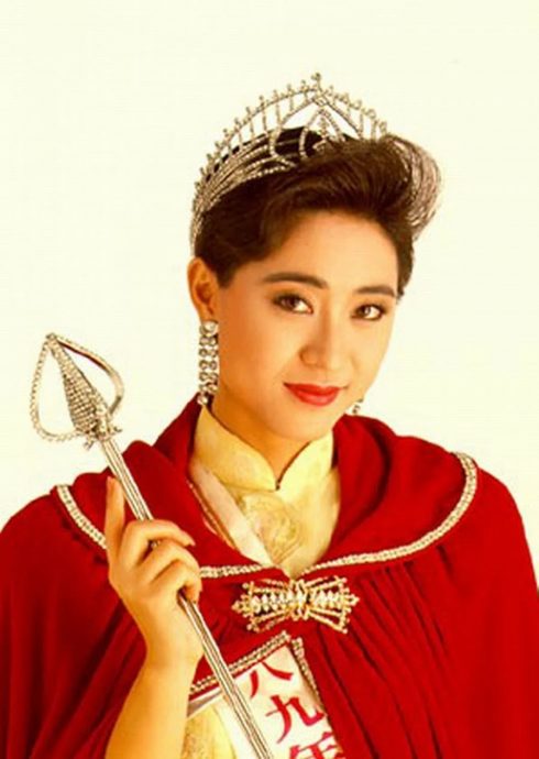 自爆曾讽蔡少芬“永远只是季军” 陈法蓉戴后冠上节目宣传
