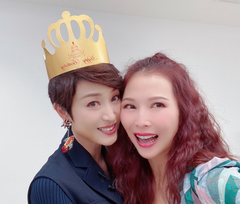 自爆曾讽蔡少芬“永远只是季军” 陈法蓉戴后冠上节目宣传