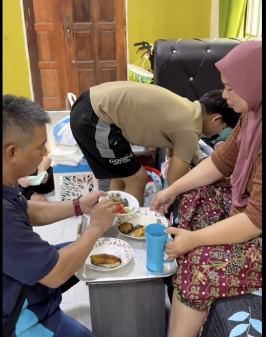 视频|“她为我撑了十月,我为她撑起全家” 暖爸掌厨带娃照顾产妻