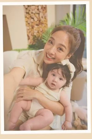 鬼鬼突晒混血萌娃 否认“女儿首露面”