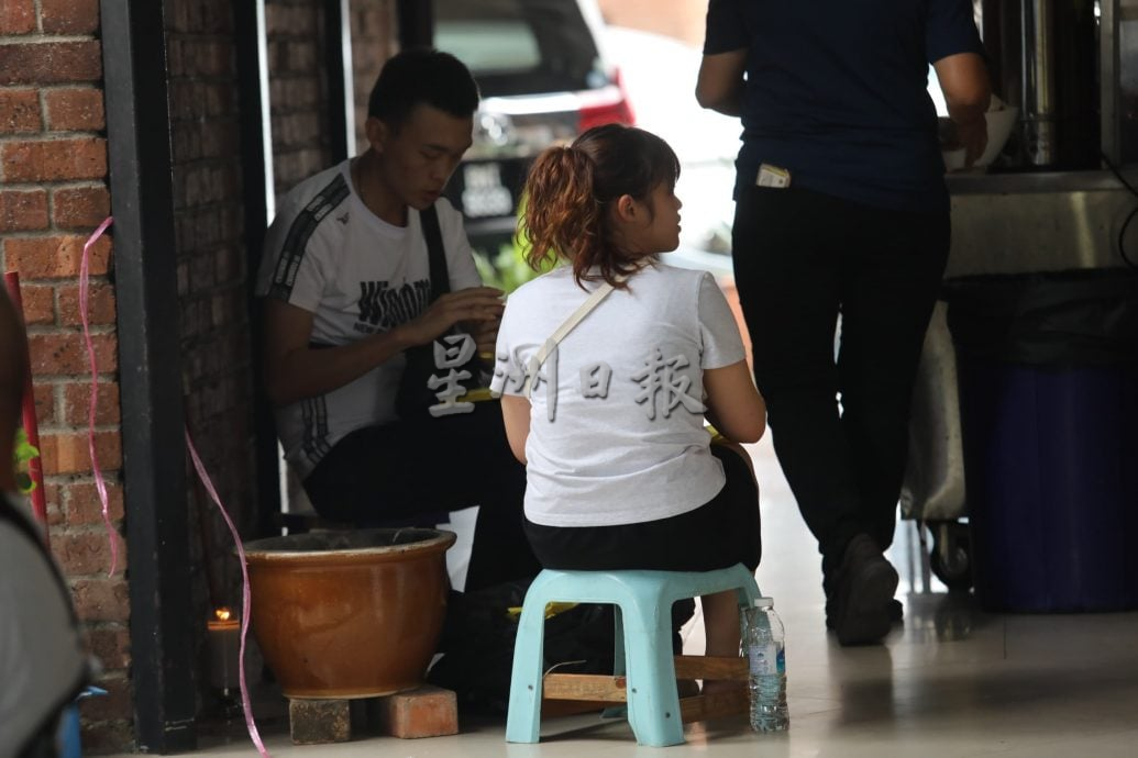 快艇翻覆5死|颜宏达一家三口明举殡 颜良雄:侄儿去年创业卖鱼饵