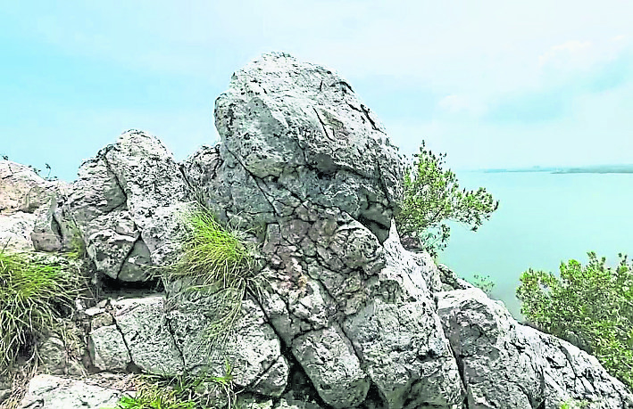 【星角摄】25/7 ME/ 星期五见报(古城上稿):白岩石山