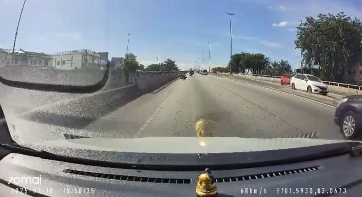 已签发//执勤交警切换车道撞摩托车 警:援引鲁莽驾驶条文调查