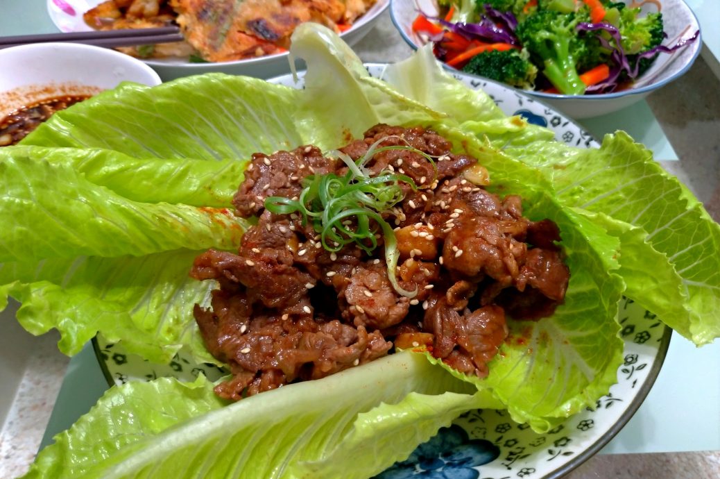 拚图)妇人频吃生菜包肉 肠道夹出20公分蛔虫