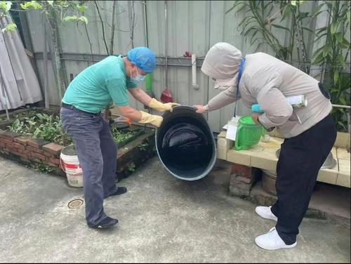拚图)让蚊子无处可逃!全村准时在家集体点蚊香