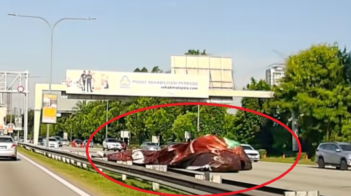 现实版Final Destination?广告布条掉落包覆轿车