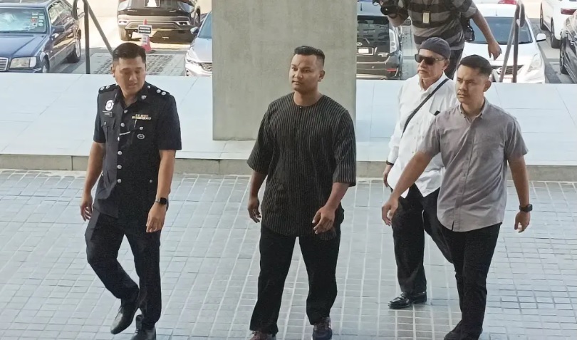 被控向13岁少女“露宝” 网红“CEO Batu”不认罪