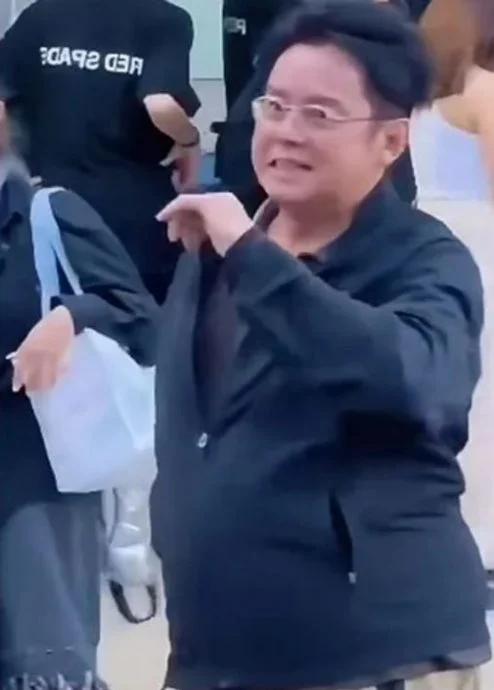 谭咏麟凸肚快速增大 网忧非单纯发福