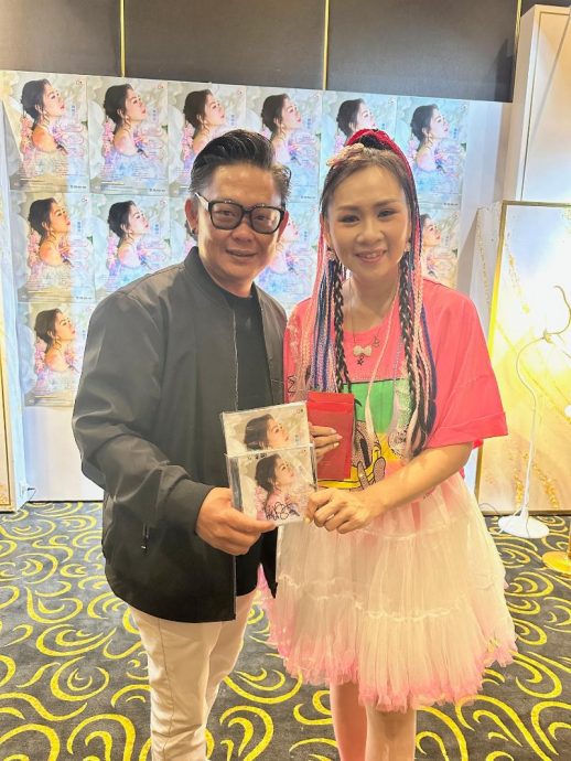 (8.30am)新专辑量“声”打造泰国曲风 黄晓凤笑称差点唱歪嘴