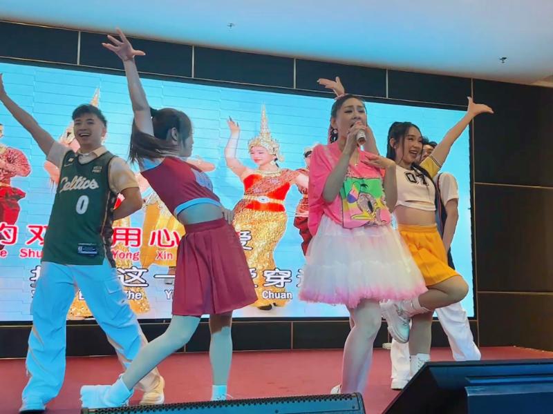 (8.30am)新专辑量“声”打造泰国曲风 黄晓凤笑称差点唱歪嘴