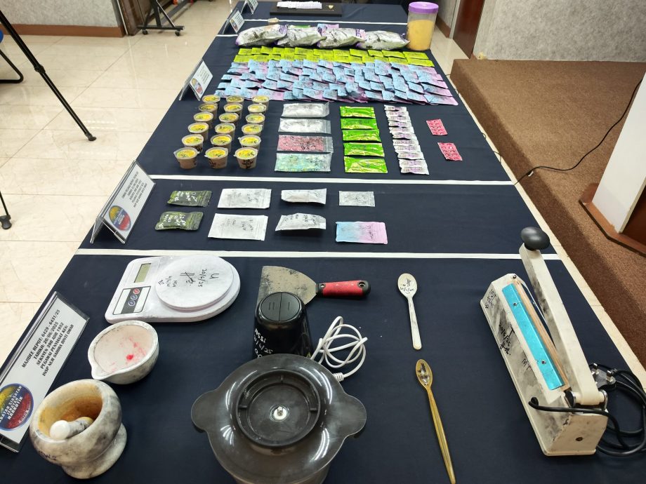 (已签发)全国:公寓变卡拉OK房供毒 柔警捕9人起逾172万令吉毒品