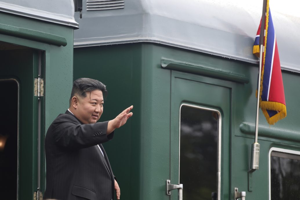 中欢迎金正恩出席阅兵 续维护好中朝关系