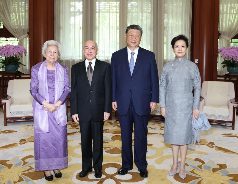 习近平:中柬要更坚定站在一起
