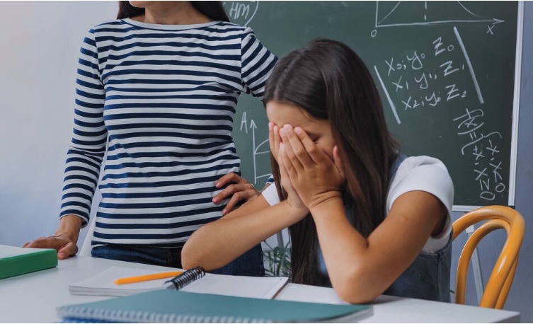 **全国综合(只供网)**妇网上指控教师不当处罚女儿 网:应向学校投诉