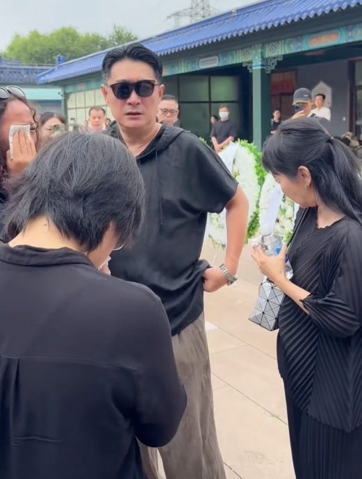 千百惠告别式改用本名 黄安泪崩致哀:放下吧老友