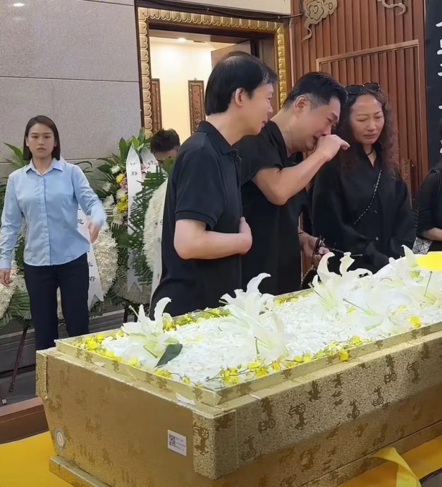 千百惠告别式改用本名 黄安泪崩致哀:放下吧老友