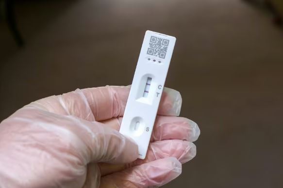 喉如刀割!加州“NB.1.8.1冠病毒株”病例成长 疫情升温机率99%