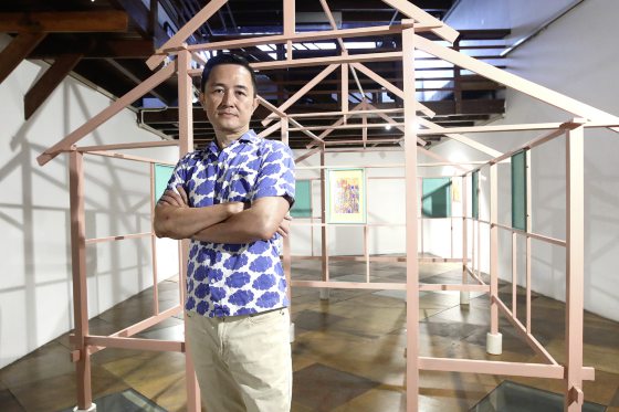 在夹缝中延续文化与社区精神──梁伟彬个展《留空》(Making Room)