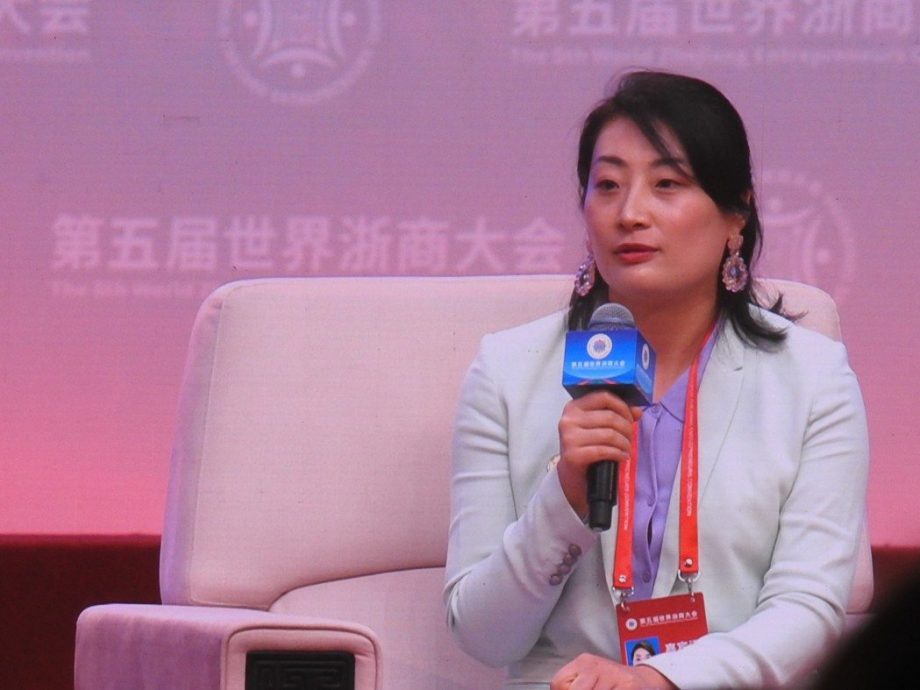 娃哈哈宗馥莉首次回应遗产风波:坚持做自己