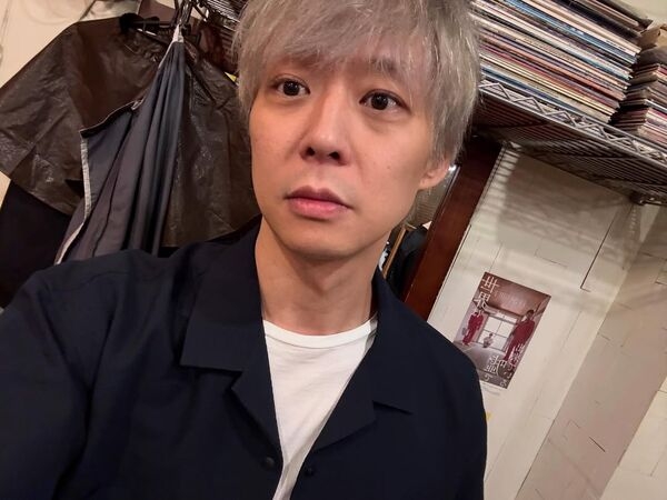朴有天一头银发遭酸爆 韩媒:快速老化