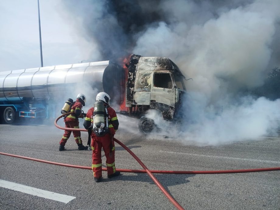 (供Newswire)油槽罗里大道行驶途中突着火,司机及时逃脱无人伤亡