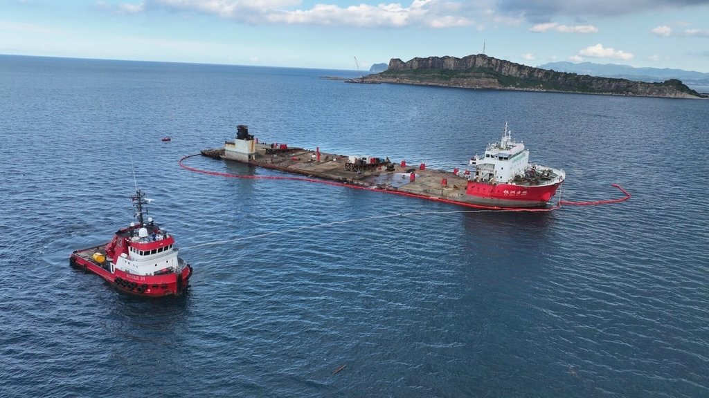 中国籍货轮野柳触礁 浮扬脱困预计9/17拖往韩国