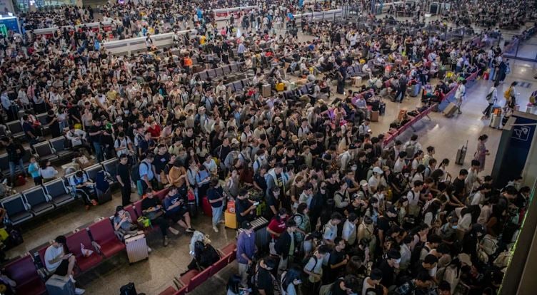 中国十一假期逢中秋考验人流运力 华使馆促赴日旅游注意出行安全