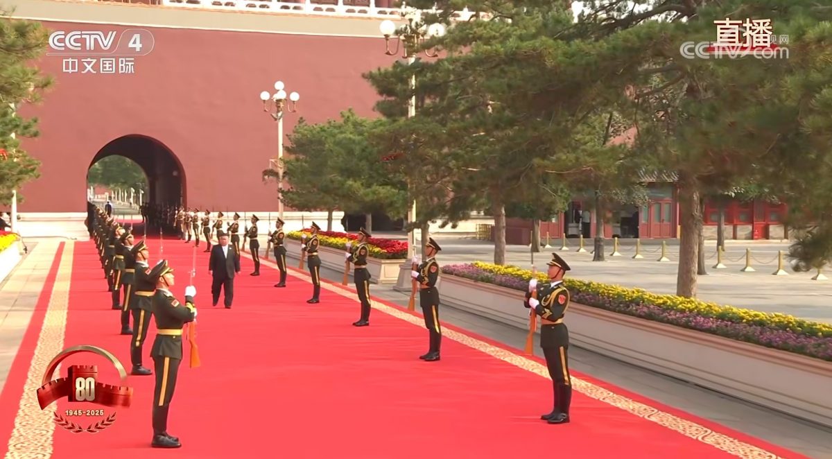出席阅兵式外国政要 陆续抵达天安门广场