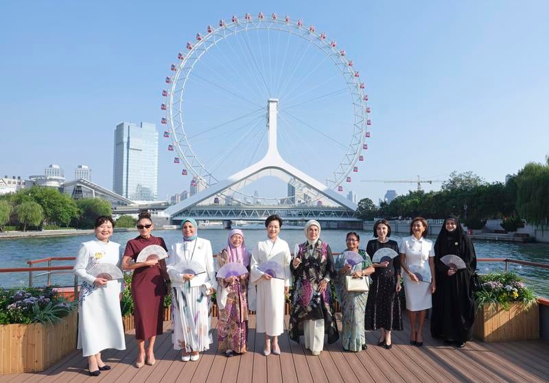 彭丽媛邀领导人夫人游天津海河 展现中华文化城市魅力