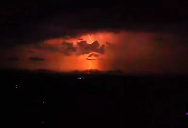 成都大暴雷雨…白天变黑夜 居民:20年来没听过这幺大的雷声