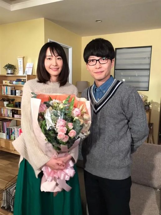 星野源飙唱新垣结衣定情曲 被求婚笑喊:我想一下