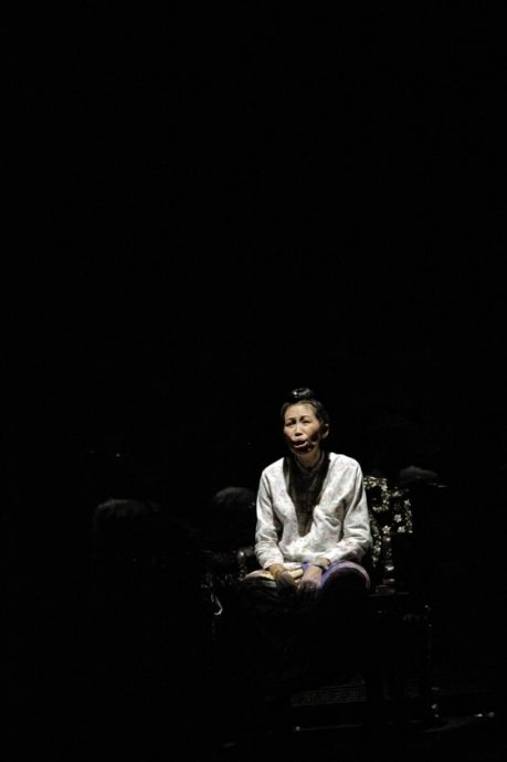 西北孤鸟/上剧场遭遇“排练场”——论《娘惹艾美丽》的两种“冲突”