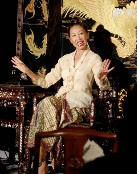 西北孤鸟/上剧场遭遇“排练场”——论《娘惹艾美丽》的两种“冲突”