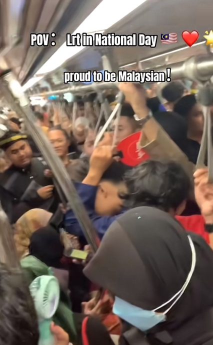 视频|各族挤LRT齐唱《Saya Anak Malaysia》全网感动直呼:“这就是大马精神!”