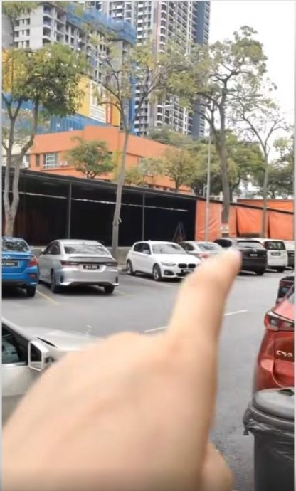 视频|车位被鬼霸?男子抱怨没车位 网民反呛:“找大士爷申诉!”
