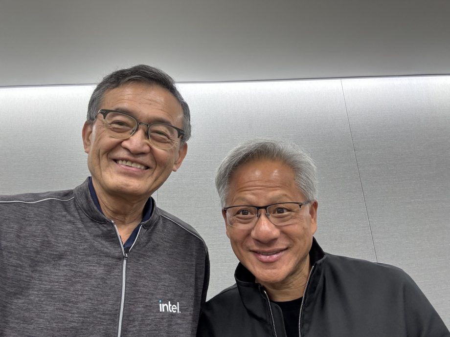 辉达砸震撼入股英特尔 陈立武喜晒黄仁勋合照