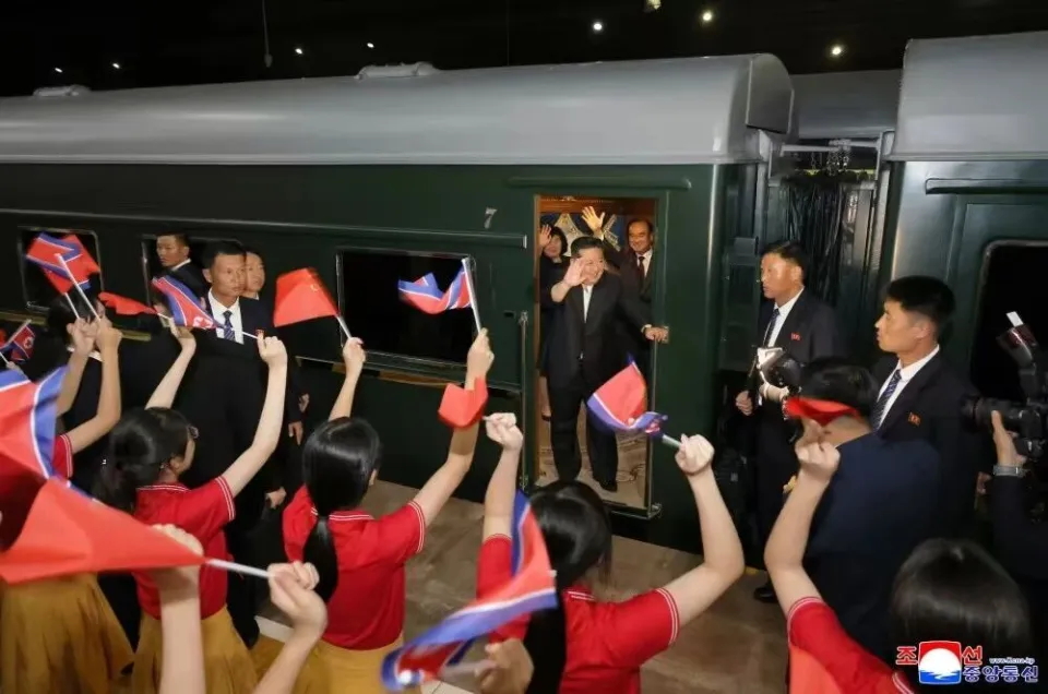 金正恩结束访华行程 乘坐专列返回朝鲜