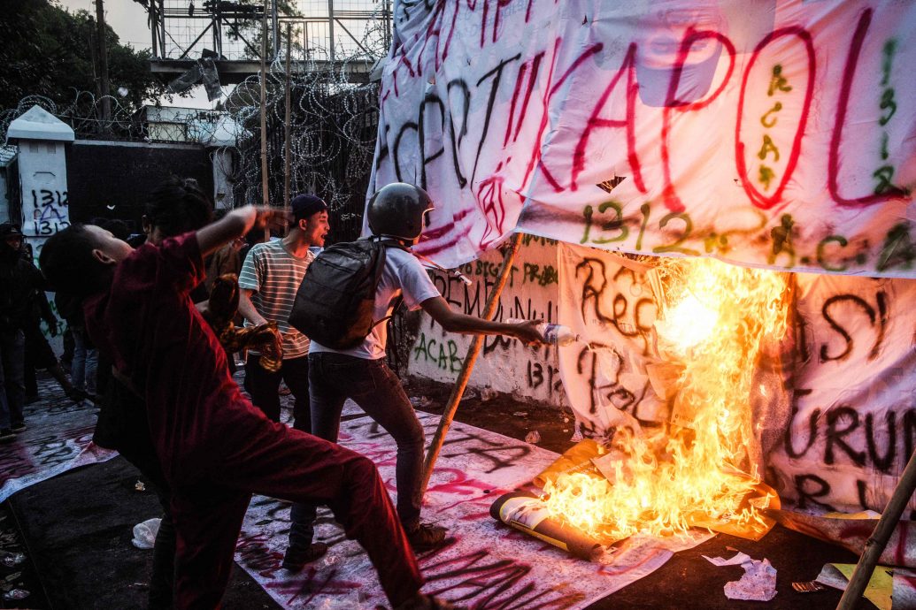 TOPSHOT-INDONESIA-UNREST