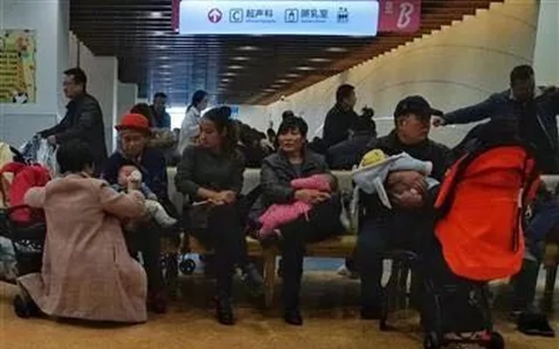 上海呼吸道合胞病毒RSV病例暴增 逼爆儿科 专家:飞沬传染