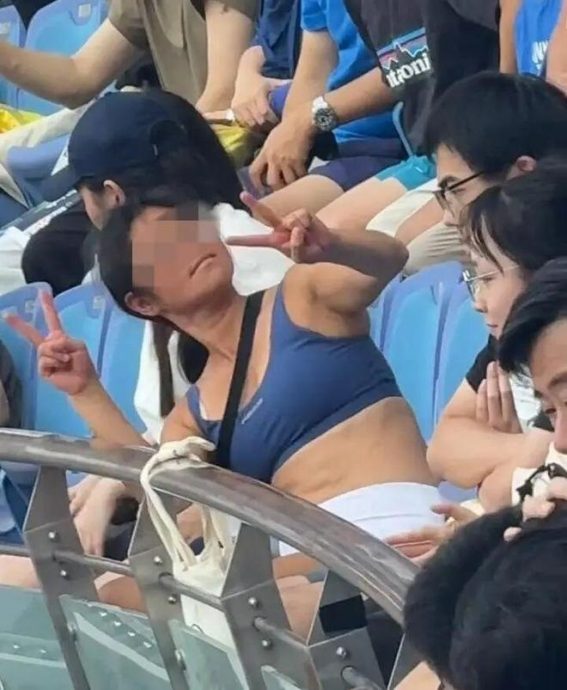 上海网球大师赛| 酒后大声尖叫扭动身躯 女球迷大闹赛场被抬走